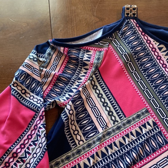 JM Collection Womens Cold Shoulder Top - size Medium - Picture 7 of 17